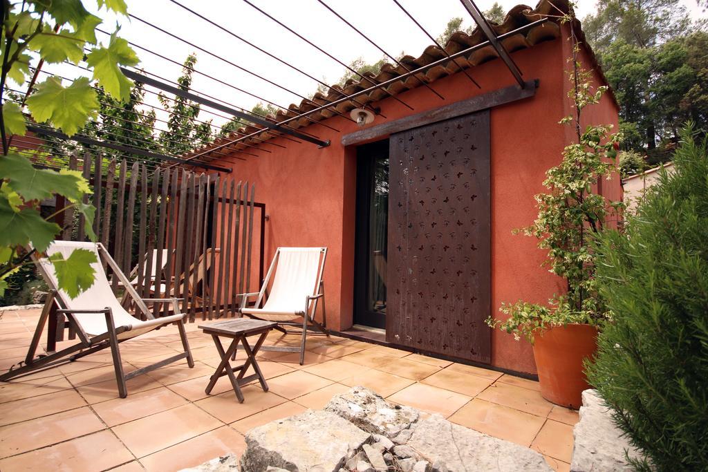 Bed and Breakfast Les Pierres Sauvages Besse-sur-Issole Exterior foto