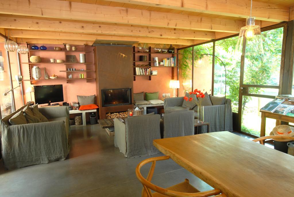 Bed and Breakfast Les Pierres Sauvages Besse-sur-Issole Exterior foto