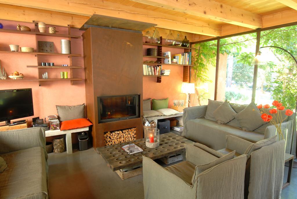 Bed and Breakfast Les Pierres Sauvages Besse-sur-Issole Exterior foto