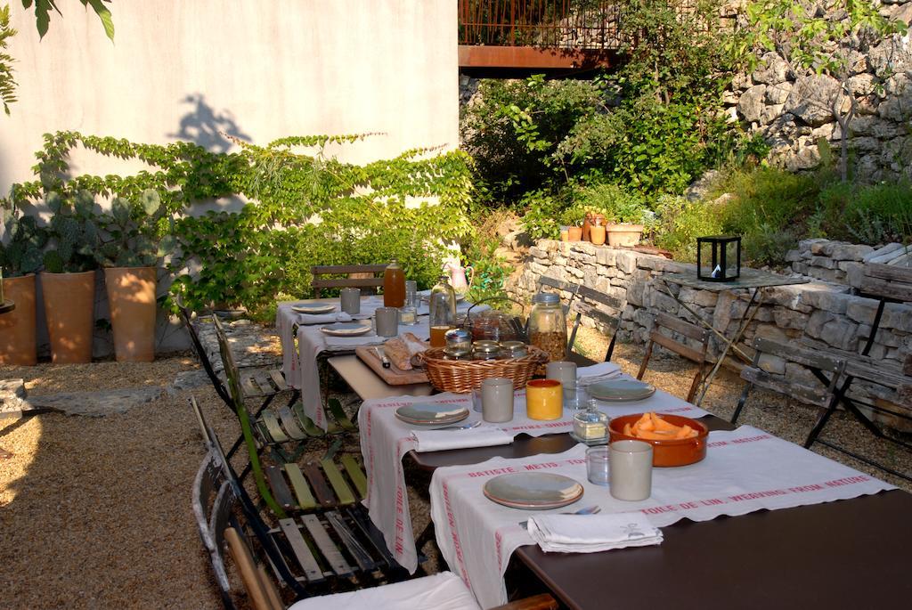 Bed and Breakfast Les Pierres Sauvages Besse-sur-Issole Exterior foto